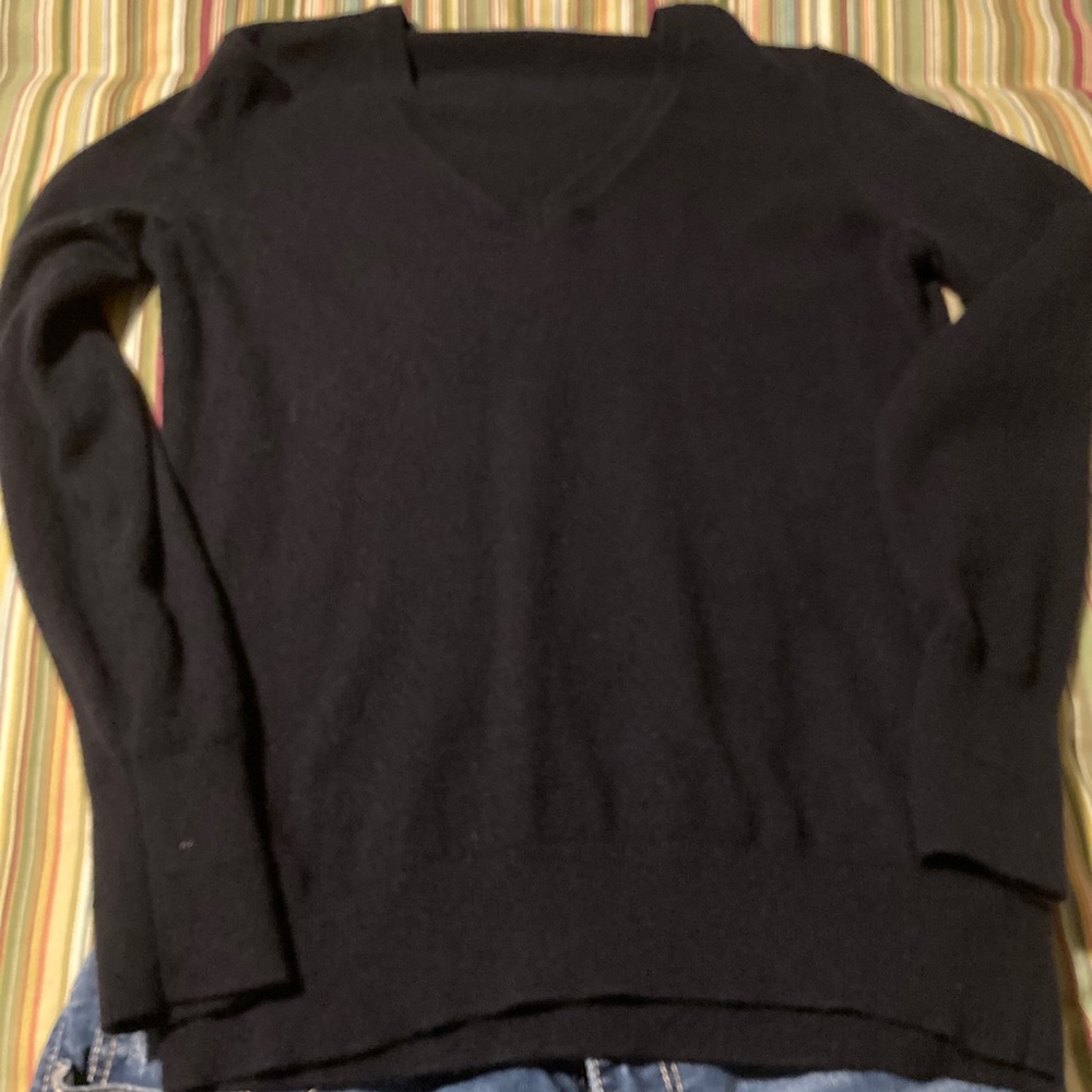 V neck cashmere sweater